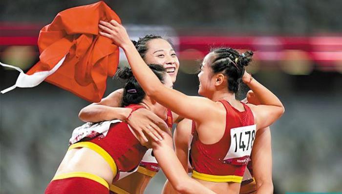 4×100米接力决赛 中国男队和铜牌仅一步之遥