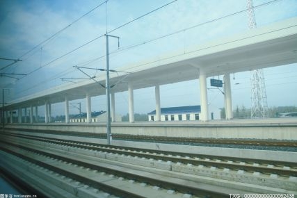广西南宁至玉林铁路控制性工程——良睦隧道 胜利实现贯通