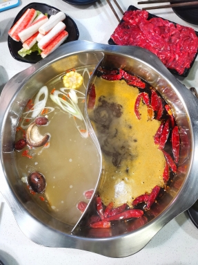 中国（重庆）火锅狂欢周启动 市民可享优惠福利吃火锅