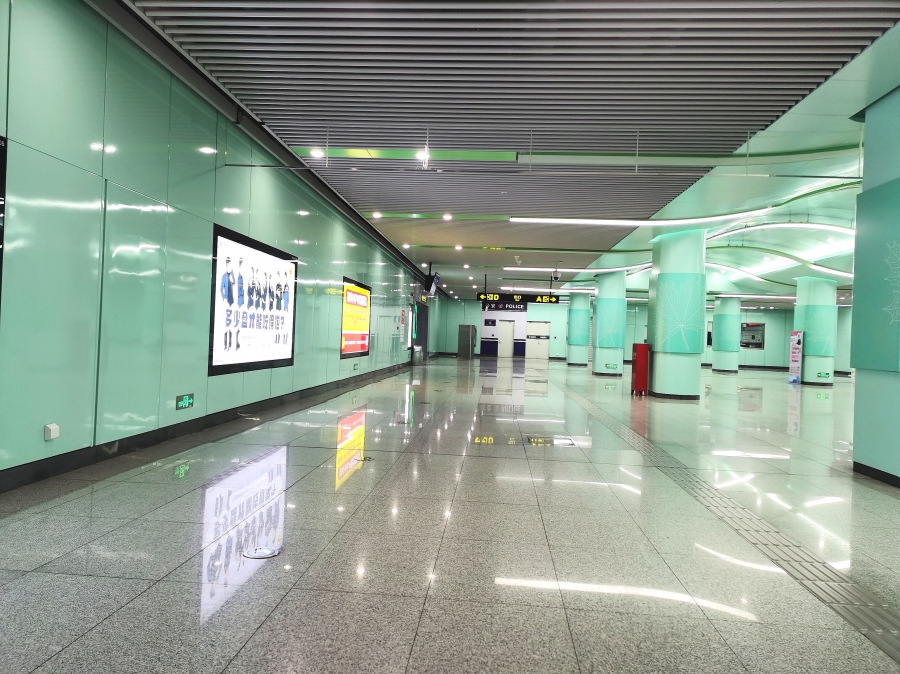 广州地铁十号线首条隧道贯通 全线土建工程已完成31%