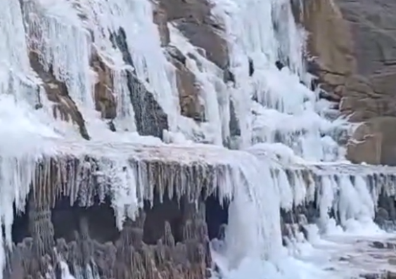  八里沟“冰封”的美丽，这才是这个冬天应有的模样！