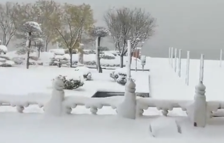 在春的季节，赴一场美丽而浪漫的冰雪奇缘之旅